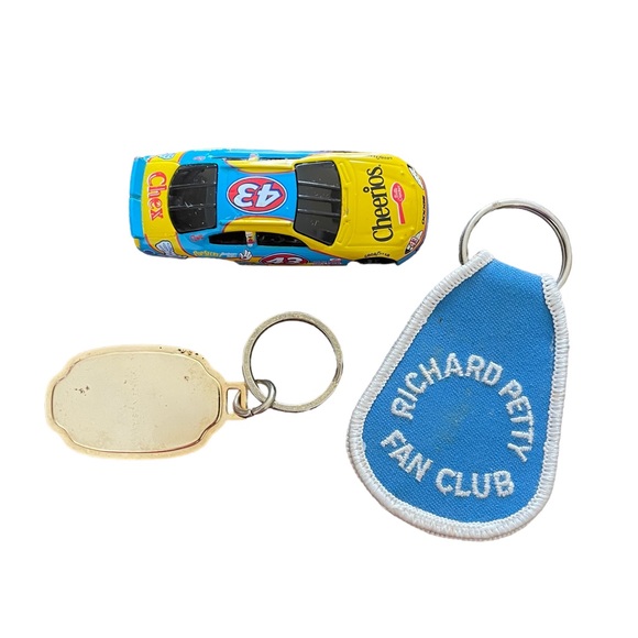 Richard Petty NASCAR Memorabilia Fan Club Key Chain 43 - Picture 2 of 2